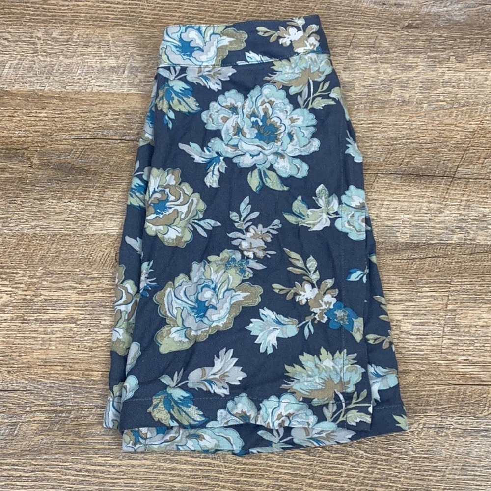 American Eagle Blue Floral Skirt 2 - Picture 4 of 11